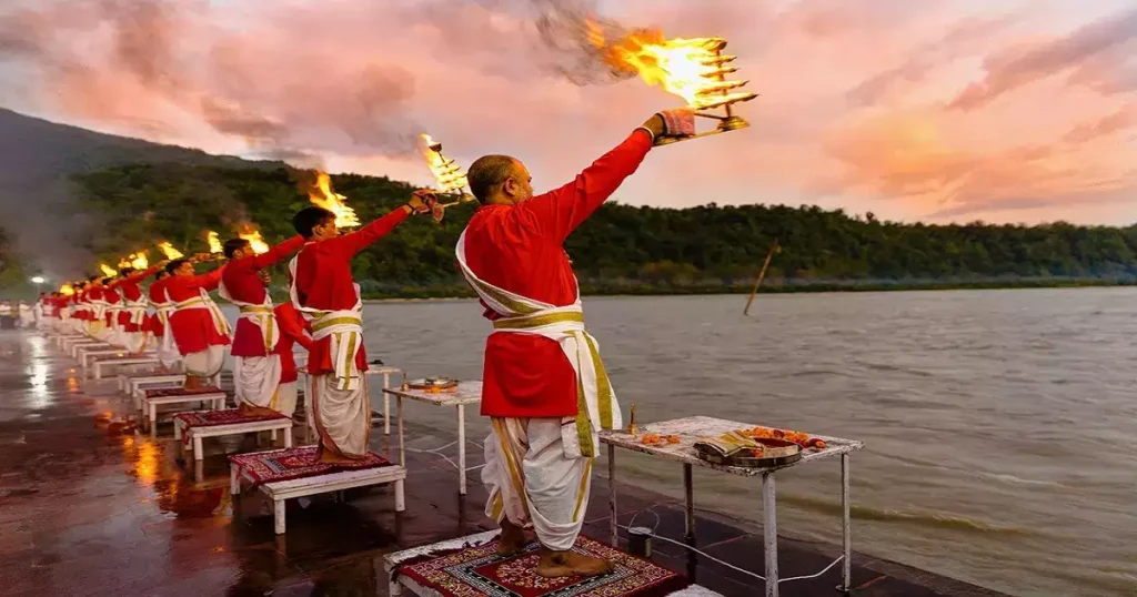 7 reasons Varanasi is the Ultimate Spiritual & Cultural Destination 5 ganga arati varasani