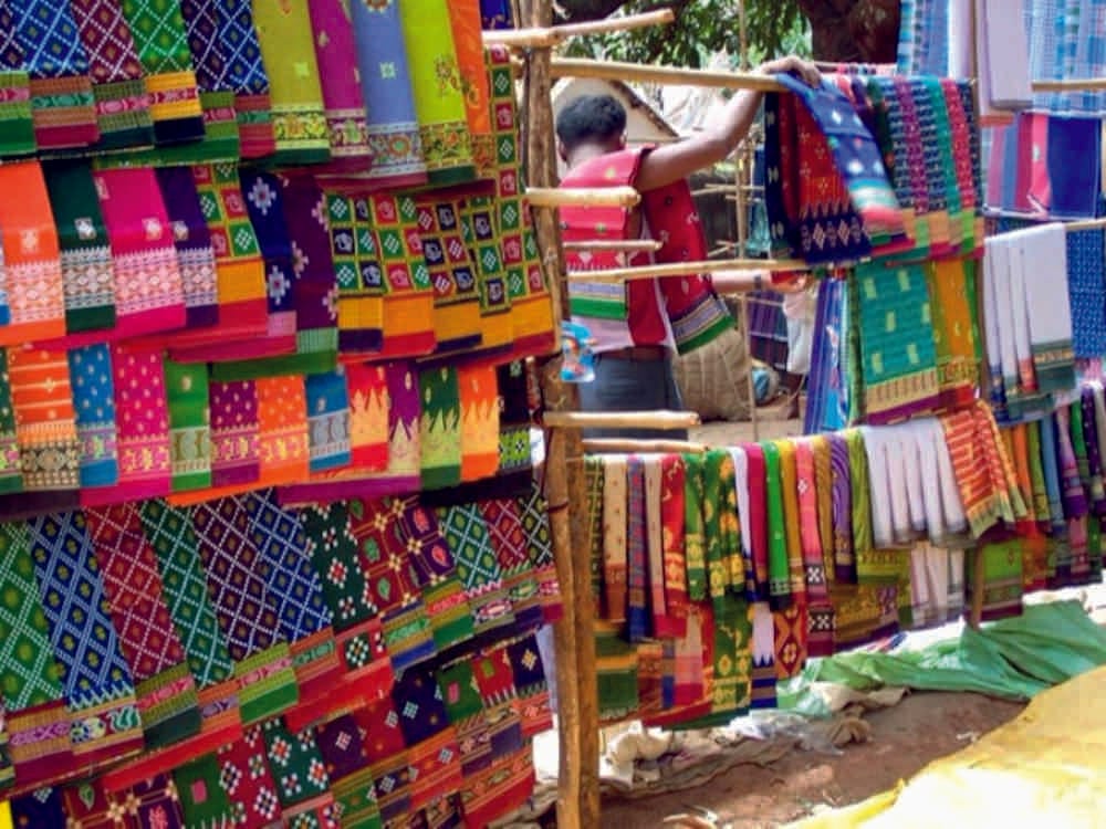 7 reasons Varanasi is the Ultimate Spiritual & Cultural Destination 7 shopping in varanasi
