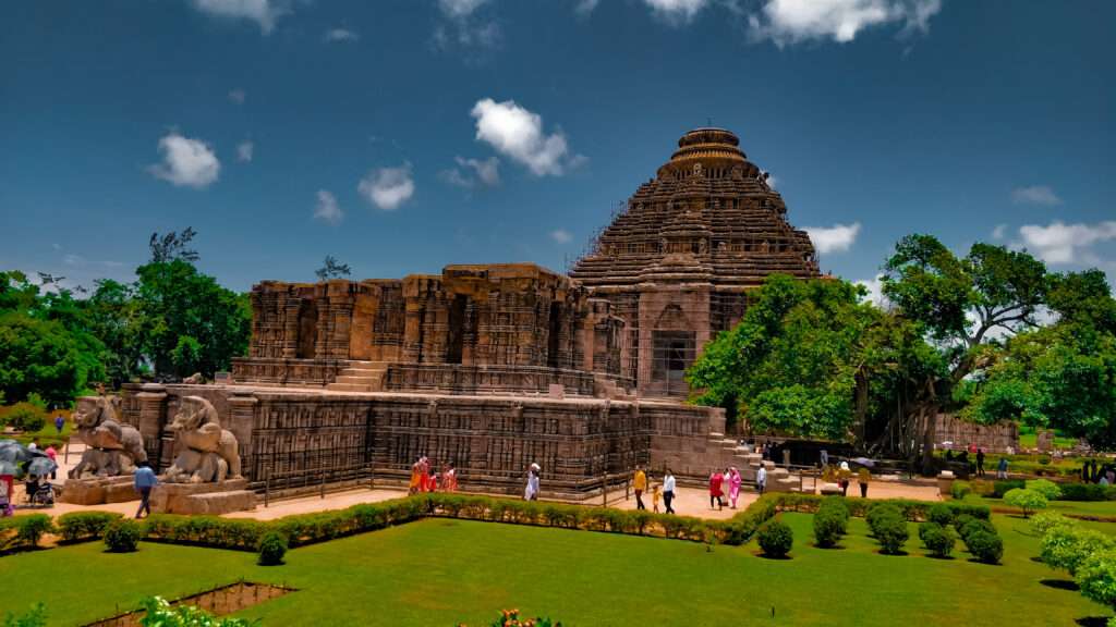 Top Tourist Places in India for Culture, Beaches, Mountains & More 5 Konark Sun Temple, Odisha
