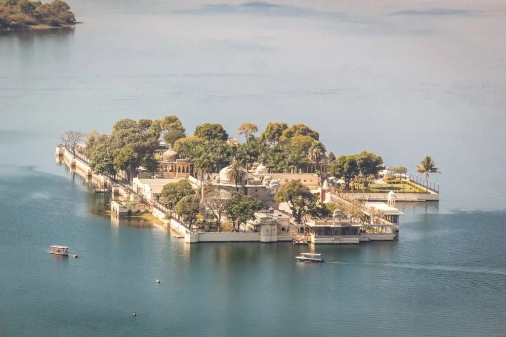 Best Hotels in India: Discover India's Most Luxurious Stays 1 Best Hotels in India aj Lake Palace, Udaipur