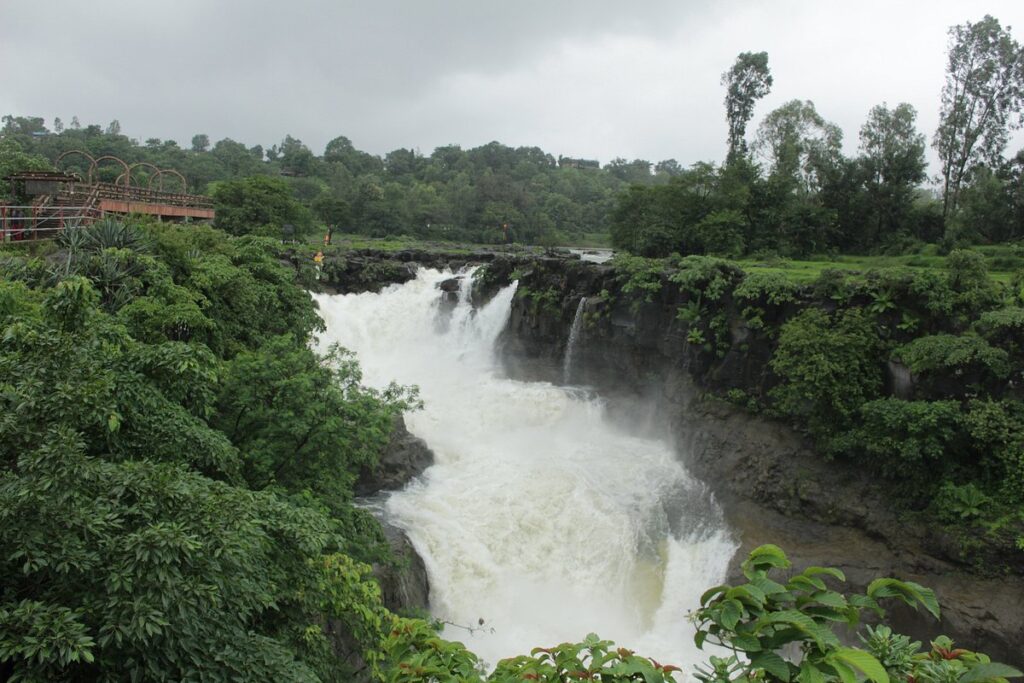 10 Best Places to Visit in May in Maharashtra for a Summer Getaway 5 Randha Falls. min