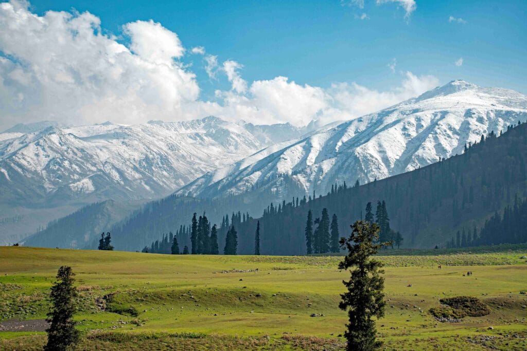 10 Best Places to Visit in May in India (2025) 1 May