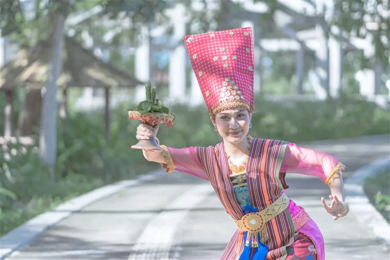 Top 10 Best Places to Visit in Meghalaya: A complete Guide 8 kembang sembah woment traditional dance sasak lombok mandalika