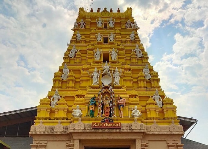Discover the Best Places to Visit in Udupi: Temples, Beaches, and Hidden Gems 1 Udupi Sri Krishna Temple 6 min