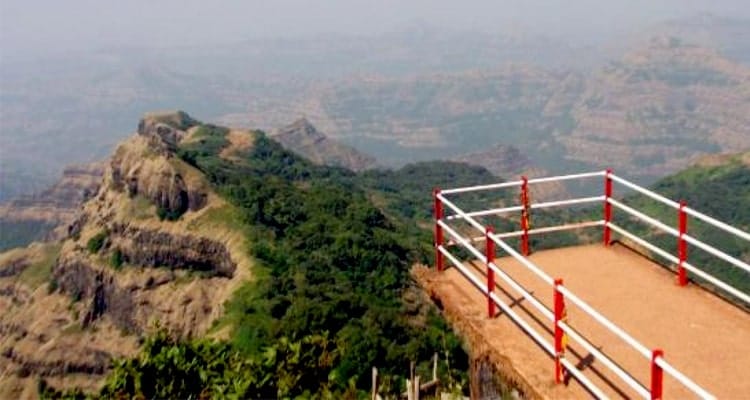 Top 10 Places to visit in Mahabaleshwar: A Complete Guide for Travelers 4 arthurs seat mahabaleshwar tourism location address min