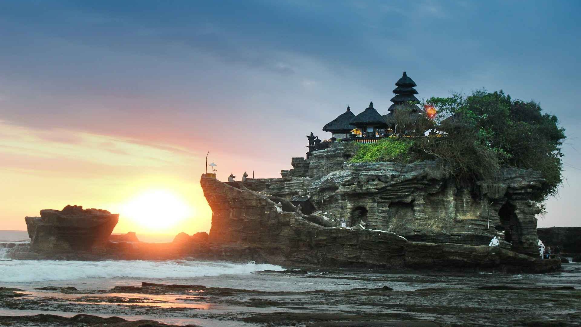Most Romantic Sunset Spots Abroad for Couples in 2025 2 Romantic