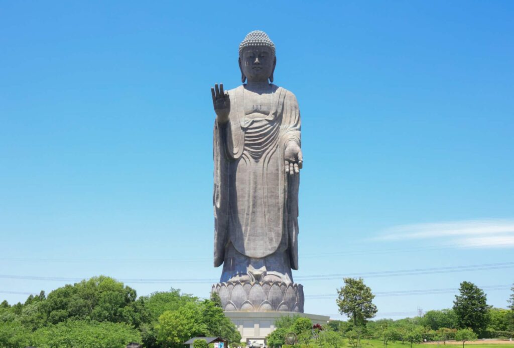 Amazing Places to See the Tallest Statues in the World 2025 4 Ushiku Daibutsu