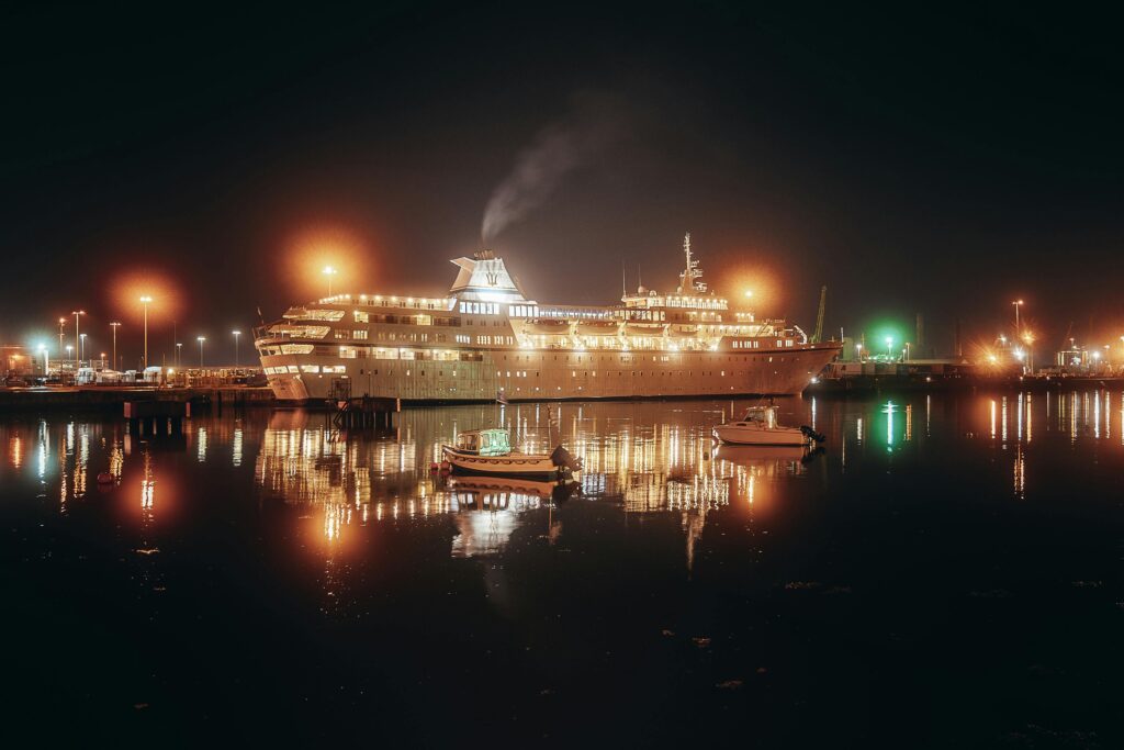 Exploring the Best Luxury Dinner Cruise in Goa 7 pexels artemkulinych 13157979 min 1