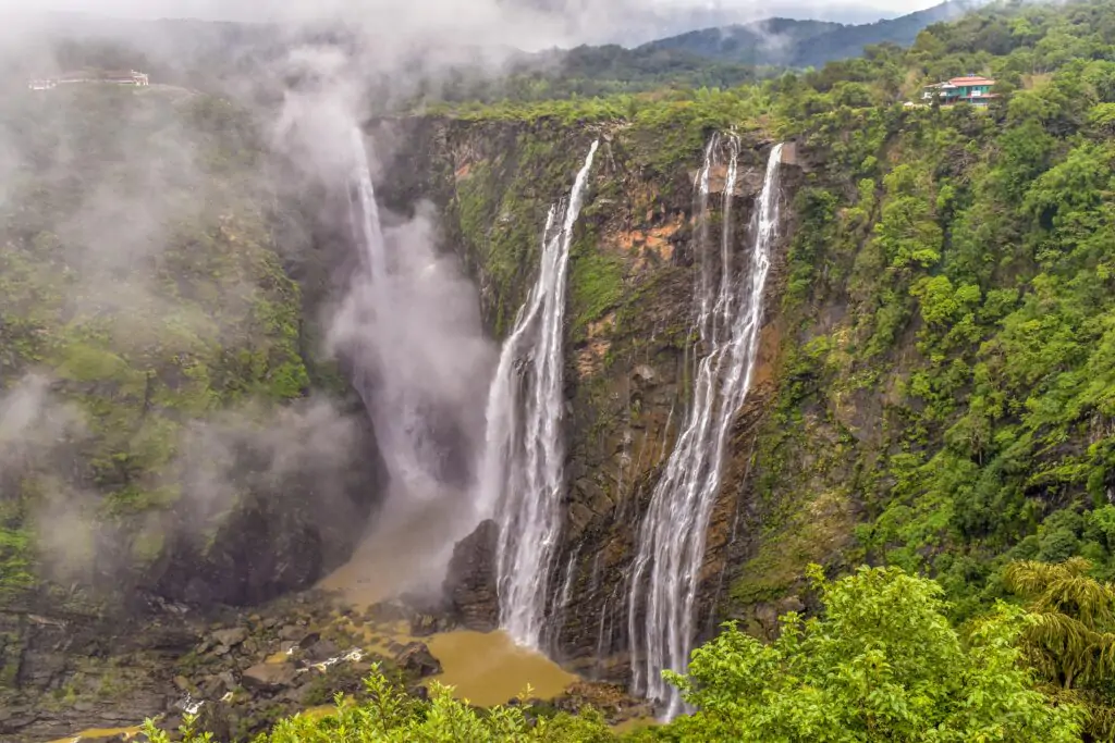 Top 10 Monsoon Destinations in Karnataka 4 pexels shekhar bhat 1445514 2789026 min