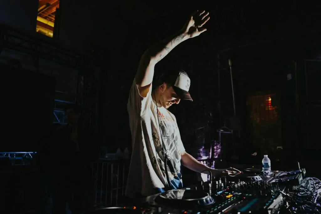 Exploring the Best Luxury Dinner Cruise in Goa 6 pexels summer 419902836 15254465 min