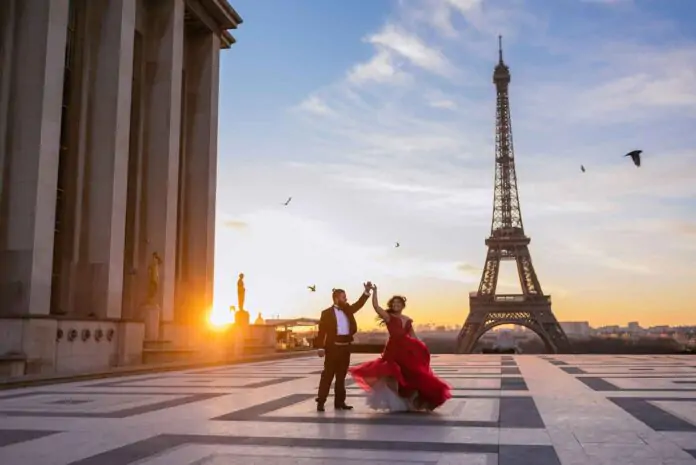 Top 5 Romantic Experiences in Paris, Venice & Santorini