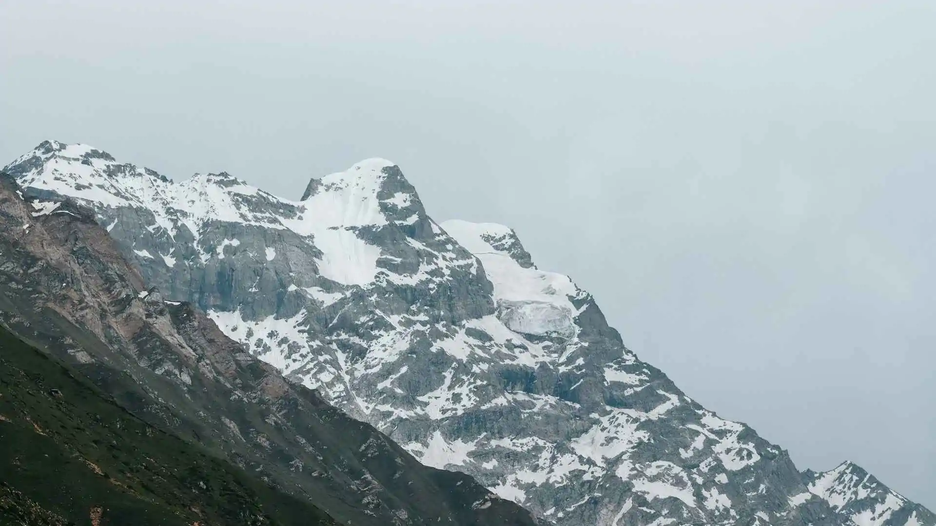 anees ur rehman p sXI9w5FFo unsplash 11zon edited