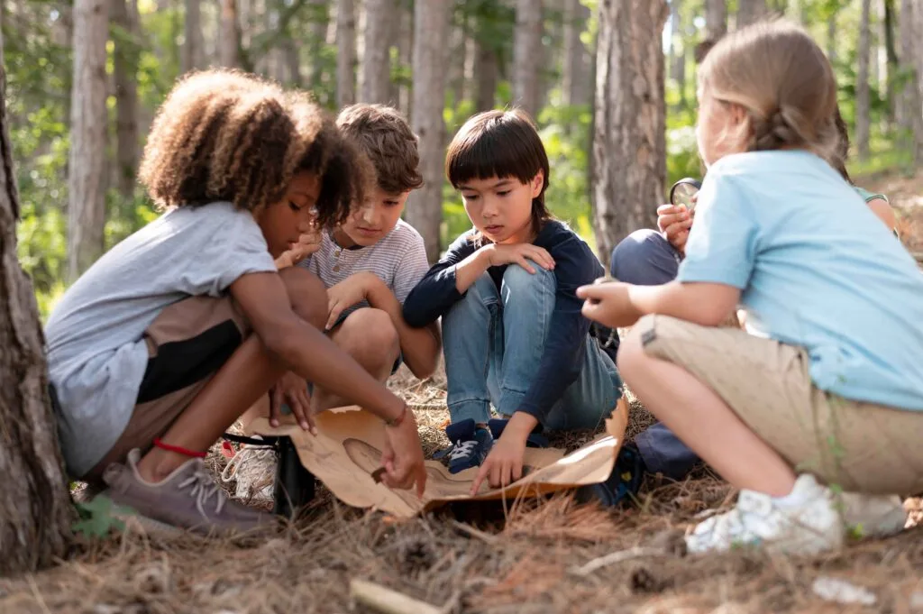 children participating treasure hunt 11zon