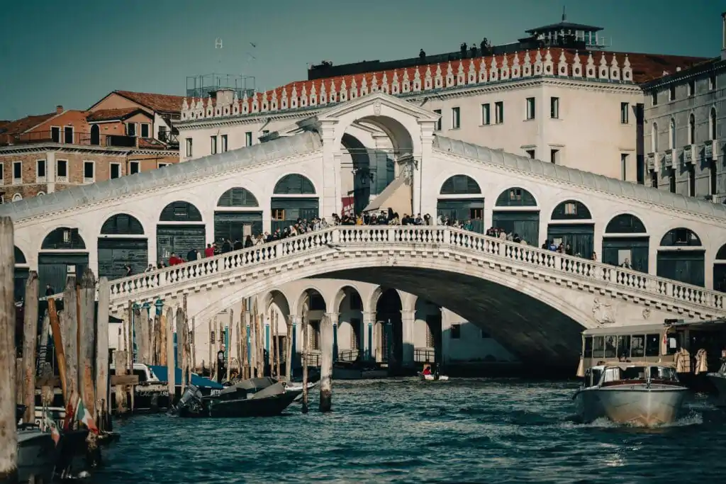 Top 10 Unbelievable Bridges in the World That Will Blow Your Mind 4 pexels diego caumont 107929791 10002354 min