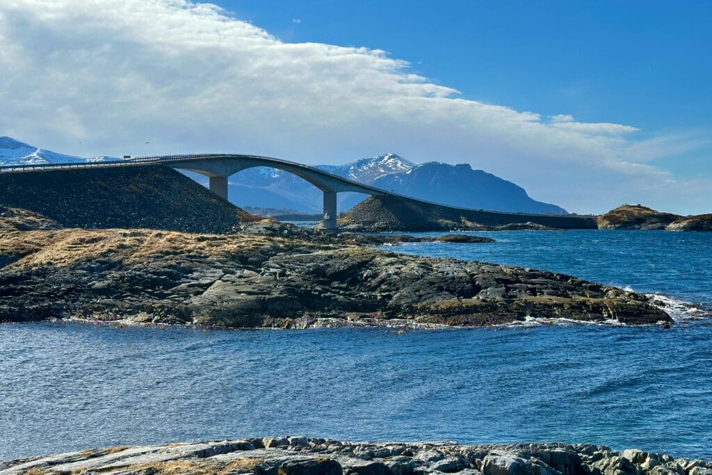 Top 10 Unbelievable Bridges in the World That Will Blow Your Mind 7 pexels peter de vink 288978 28236241 min